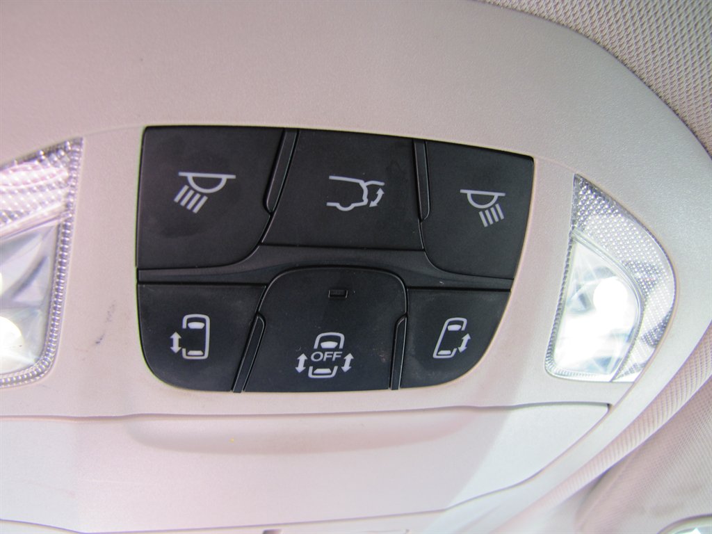 Chrysler Pacifica photo 12