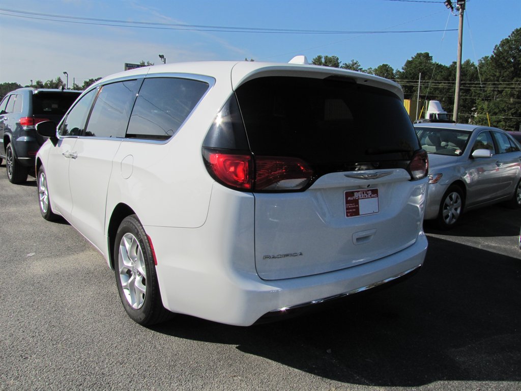 Chrysler Pacifica photo 5