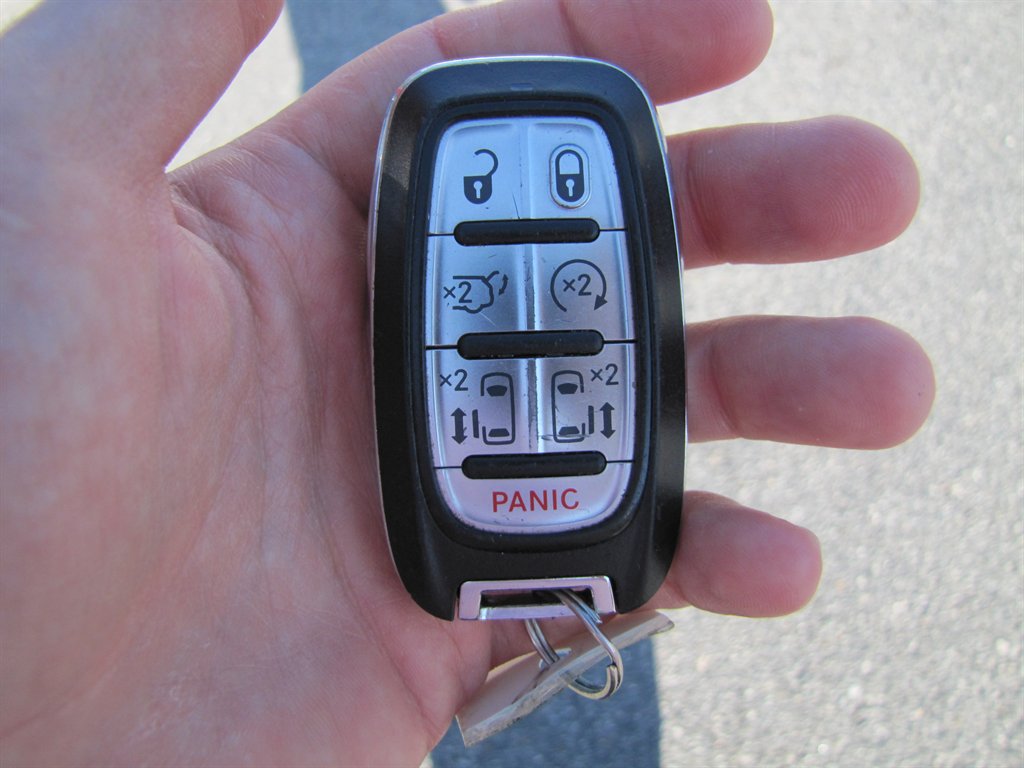 Chrysler Pacifica photo 13