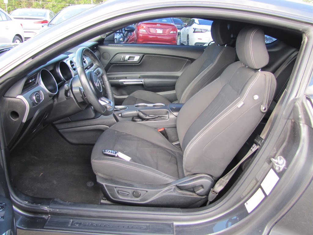Ford Mustang photo 6