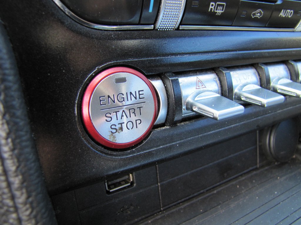 Ford Mustang photo 9