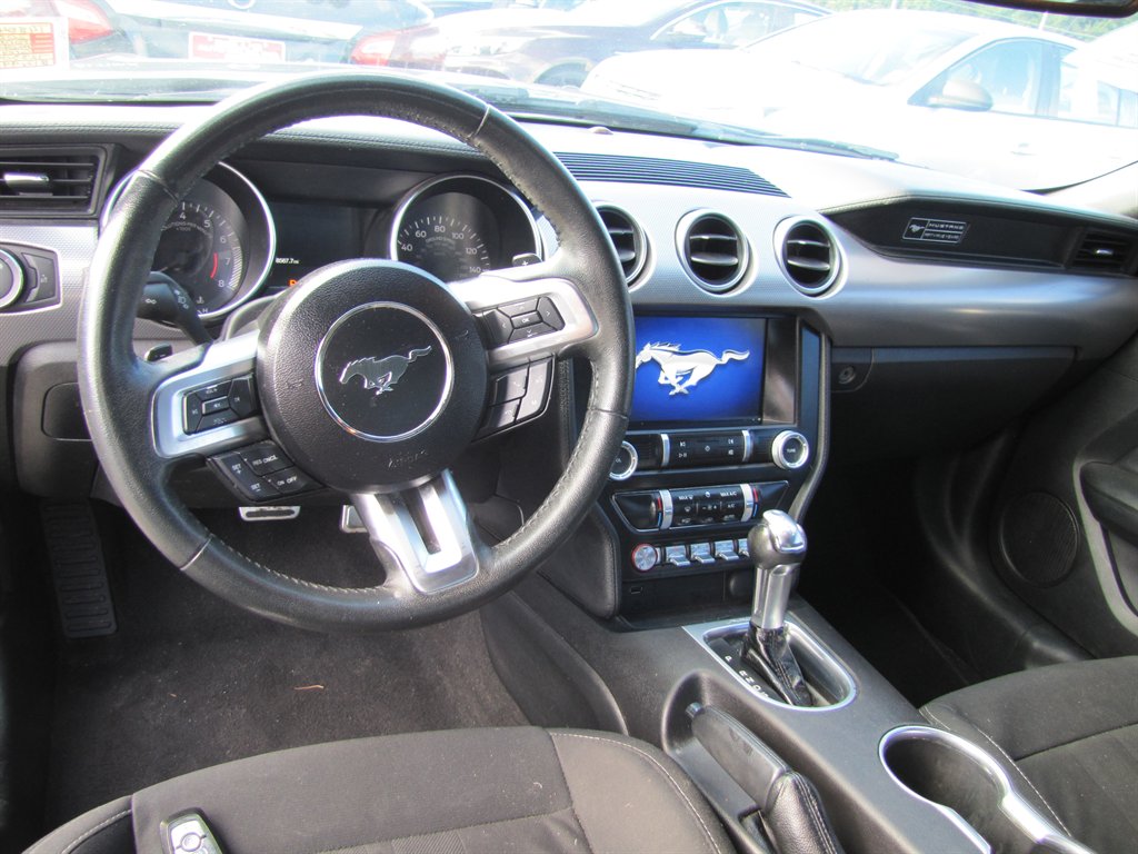 Ford Mustang photo 8