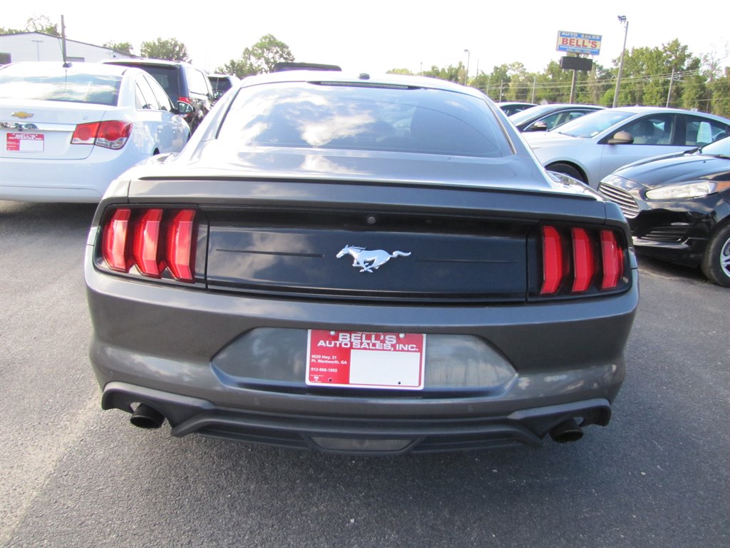 Ford Mustang photo 4