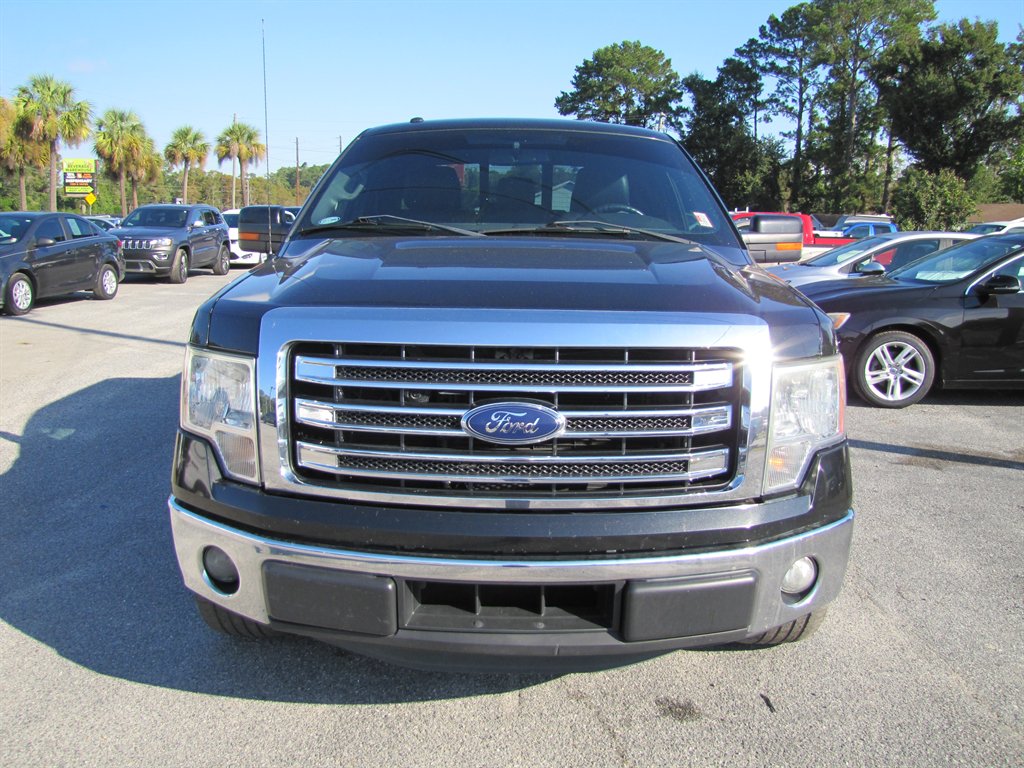 Ford F-150 photo 2