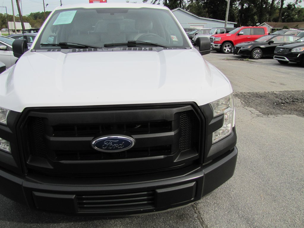 Ford F-150 photo 2