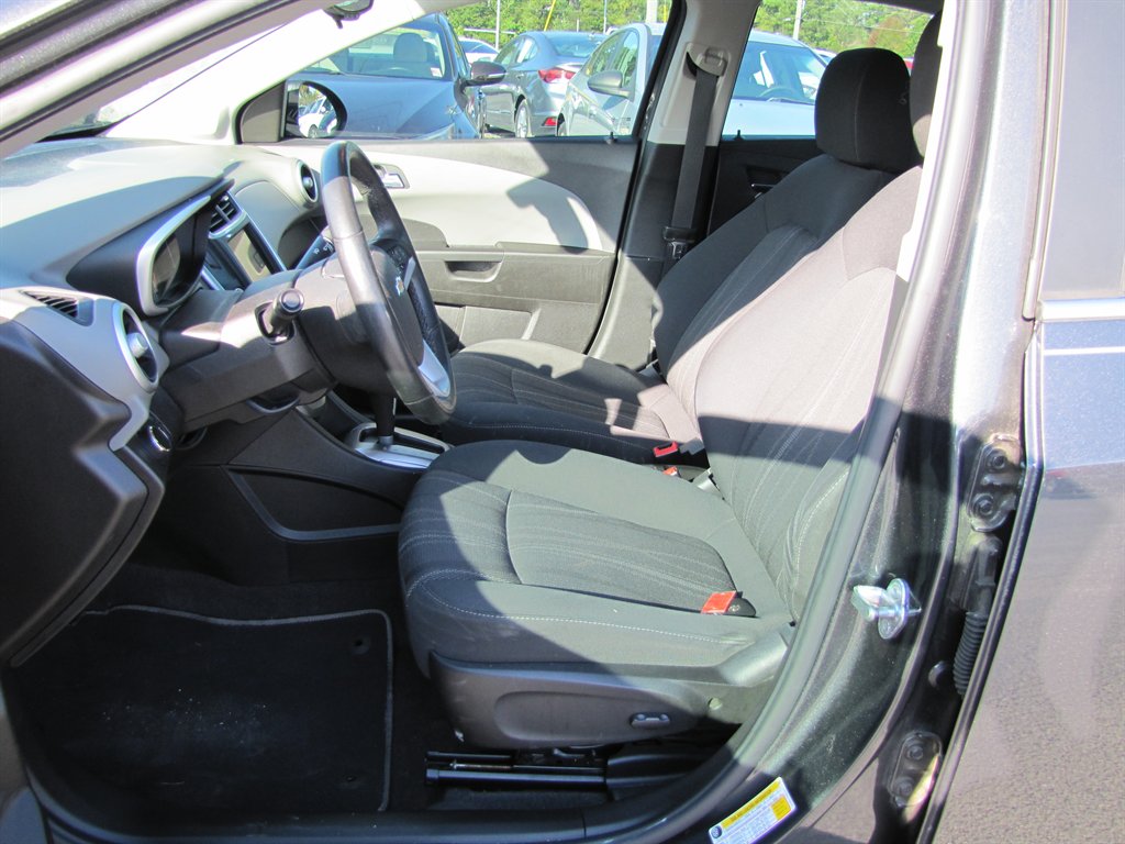 Chevrolet Sonic photo 6