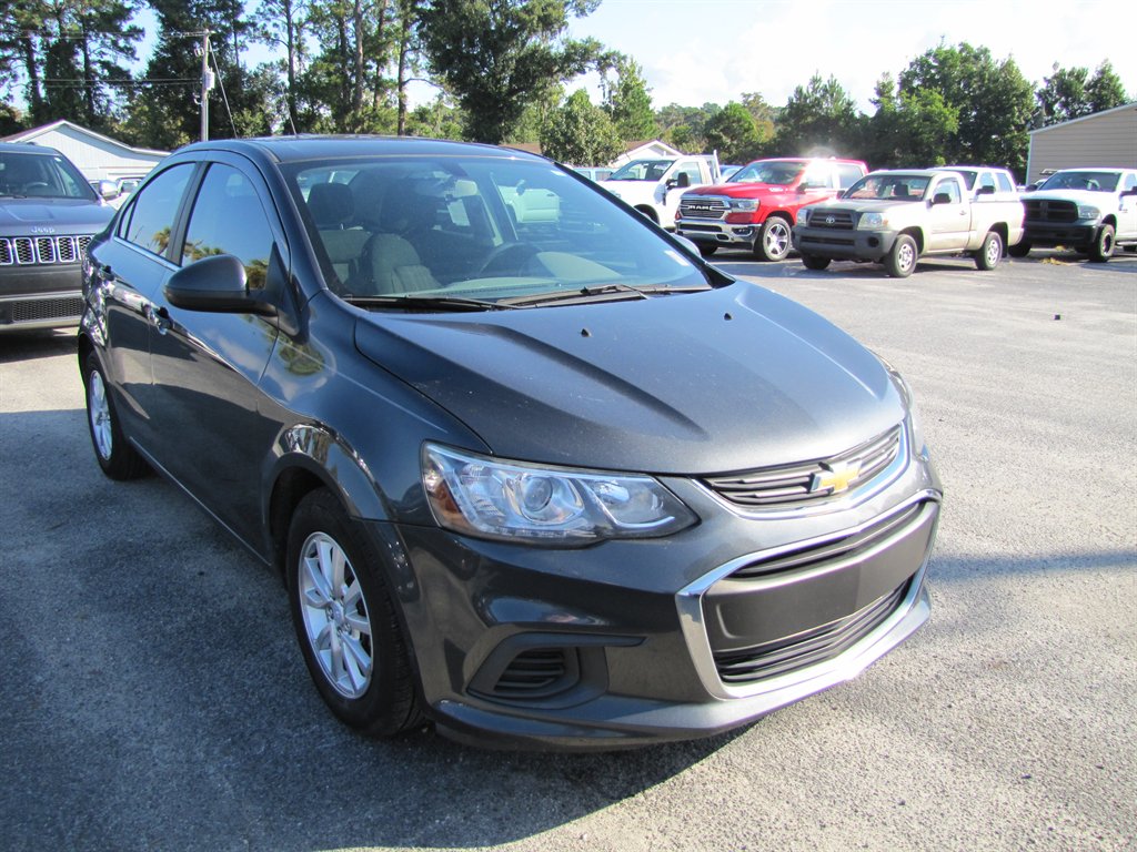 Chevrolet Sonic photo 2