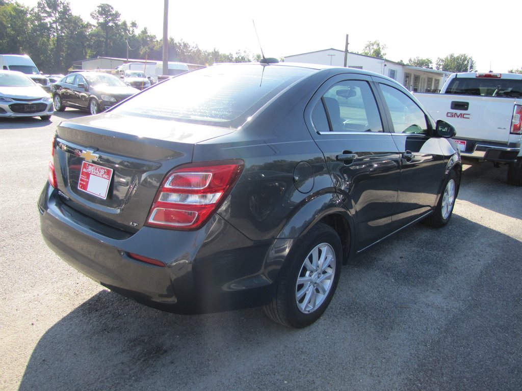 Chevrolet Sonic photo 3