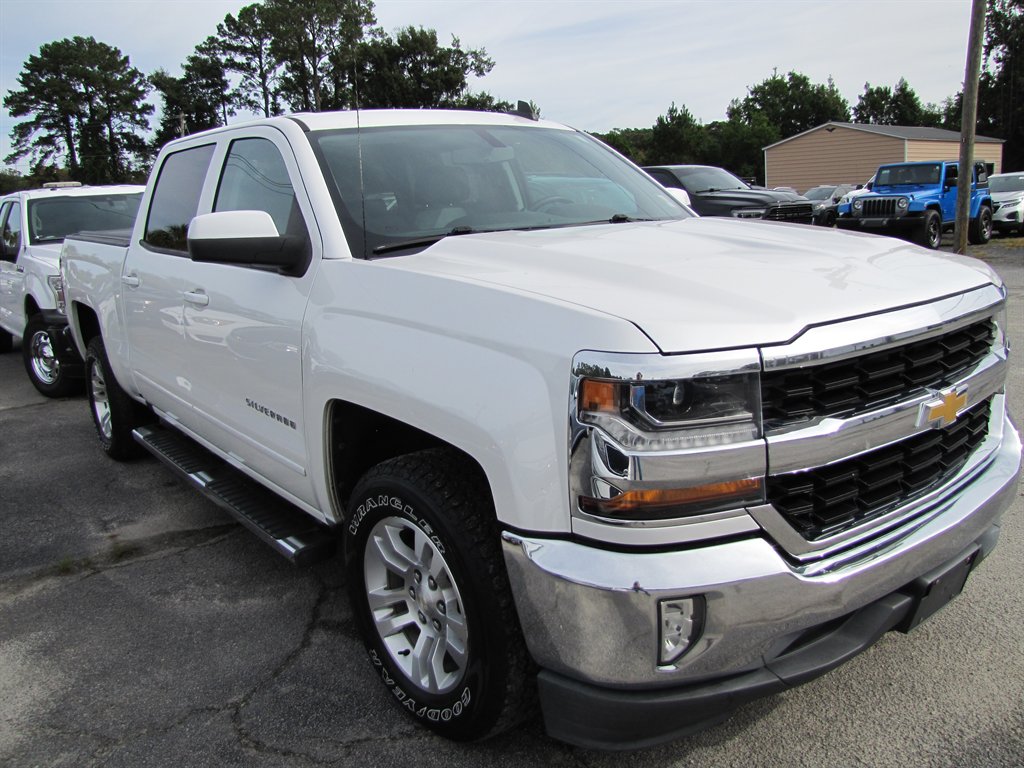 Chevrolet Silverado photo 3