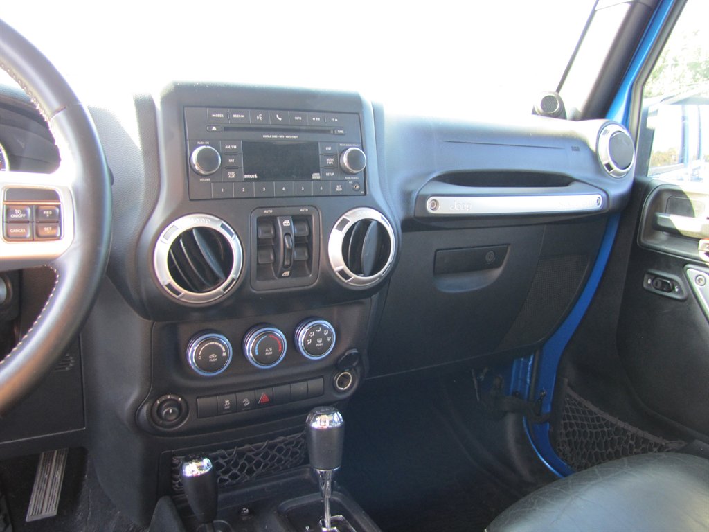 Jeep Wrangler photo 12