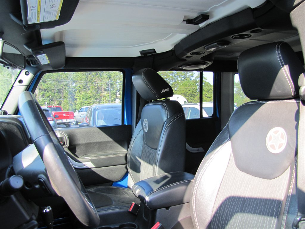 Jeep Wrangler photo 11