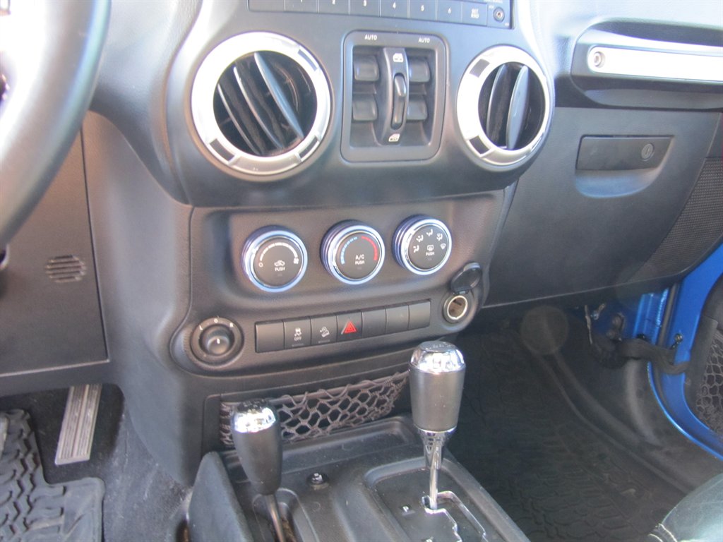 Jeep Wrangler photo 13