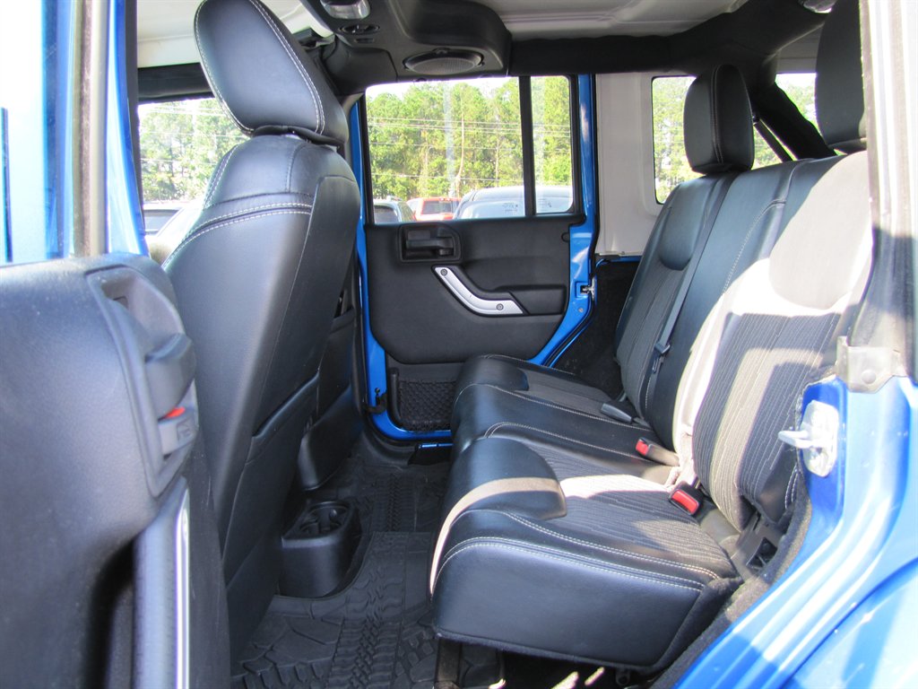 Jeep Wrangler photo 9