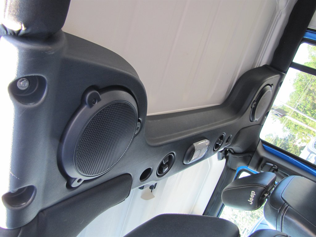 Jeep Wrangler photo 10