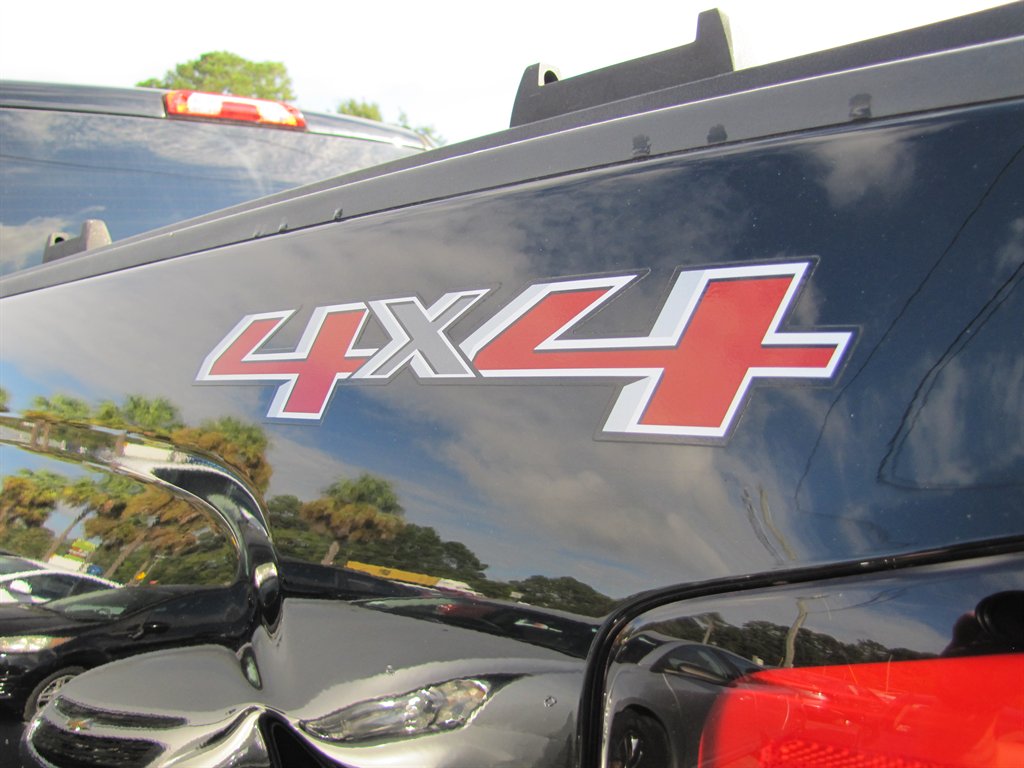 Chevrolet Silverado photo 8