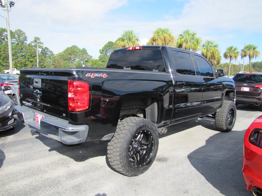 Chevrolet Silverado photo 4