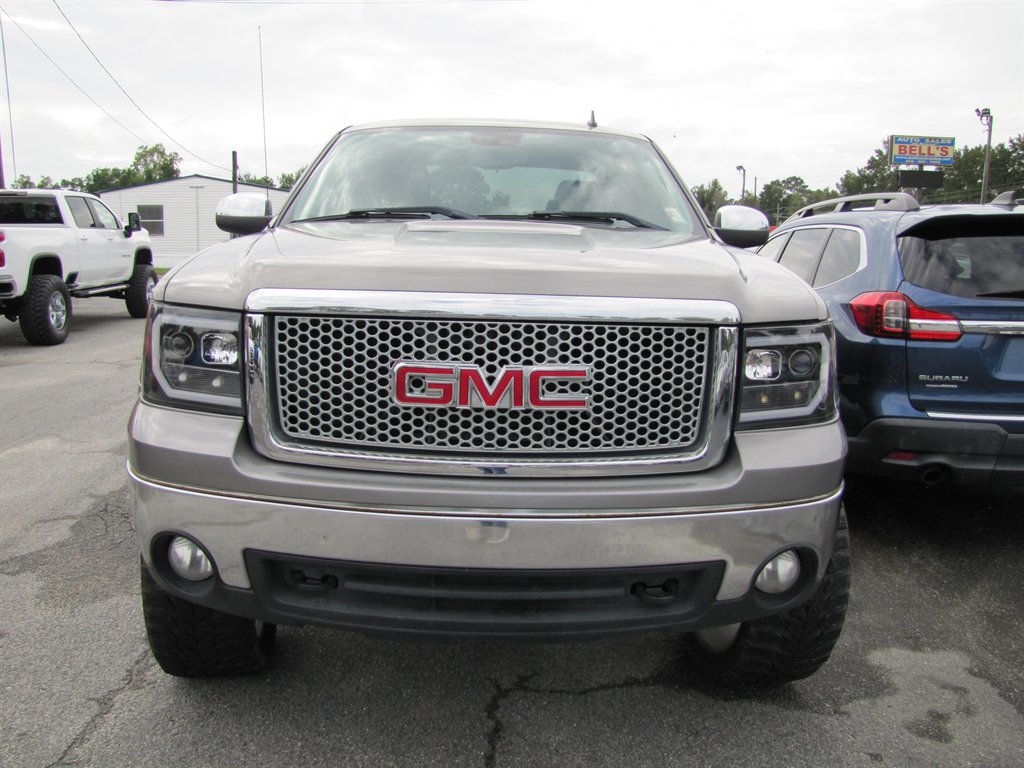 GMC Sierra photo 2