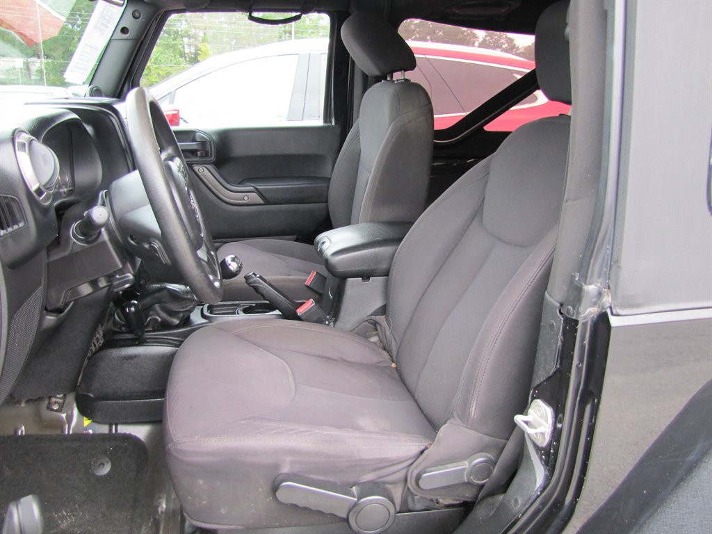 Jeep Wrangler photo 7