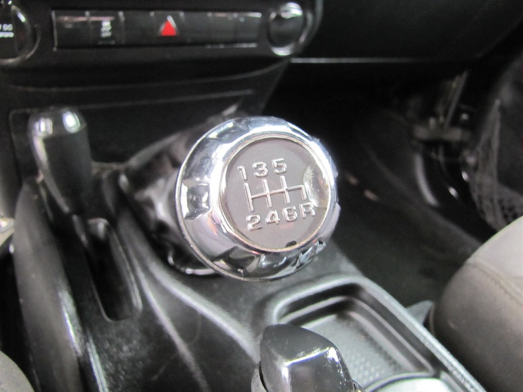 Jeep Wrangler photo 10