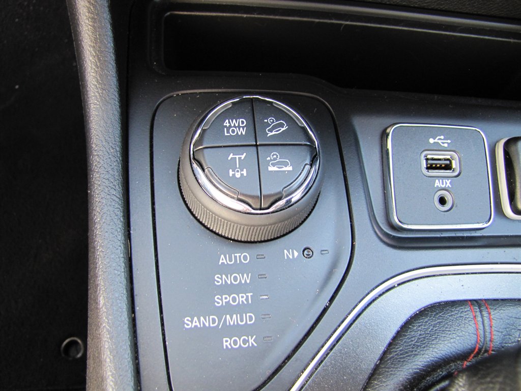 Jeep Cherokee photo 13