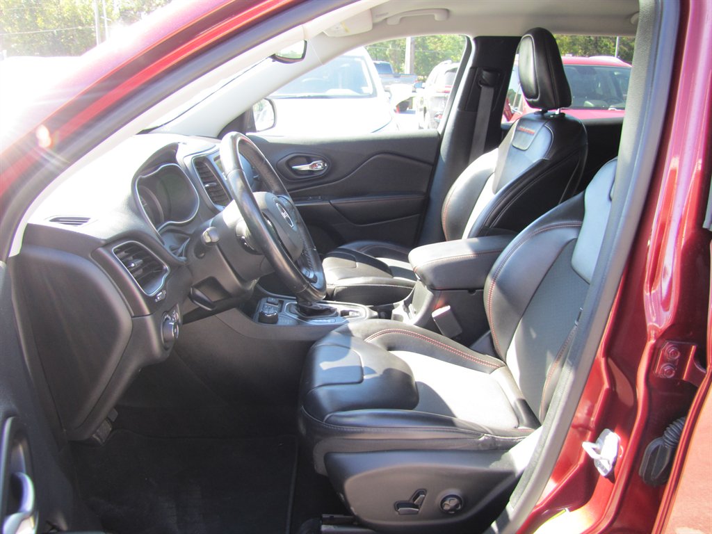 Jeep Cherokee photo 9