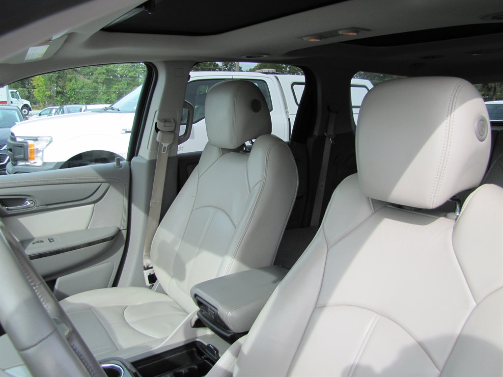 GMC Acadia photo 13