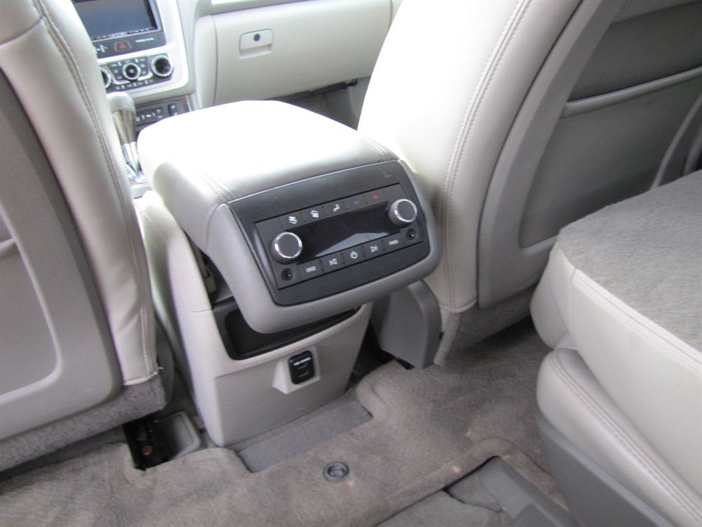 GMC Acadia photo 11
