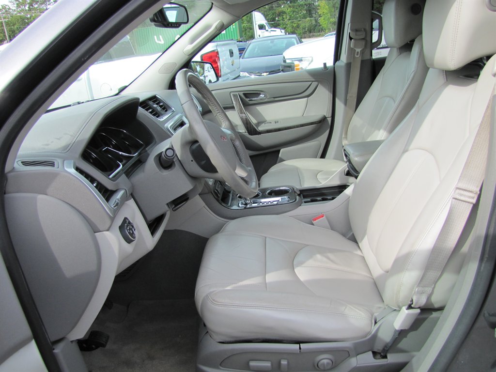 GMC Acadia photo 15
