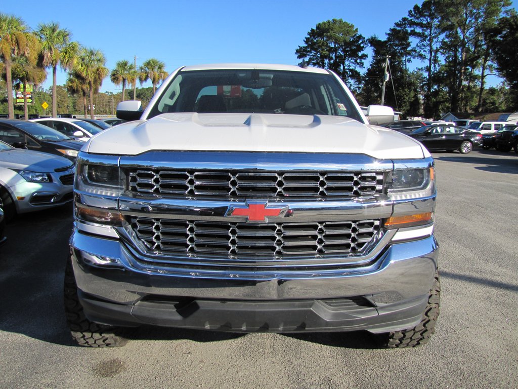 Chevrolet Silverado photo 2