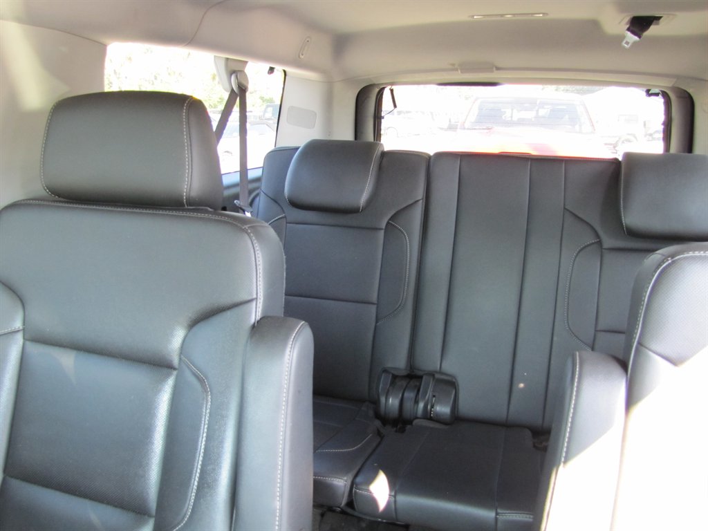 Chevrolet Suburban photo 10