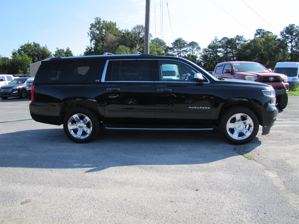 Chevrolet Suburban photo 4
