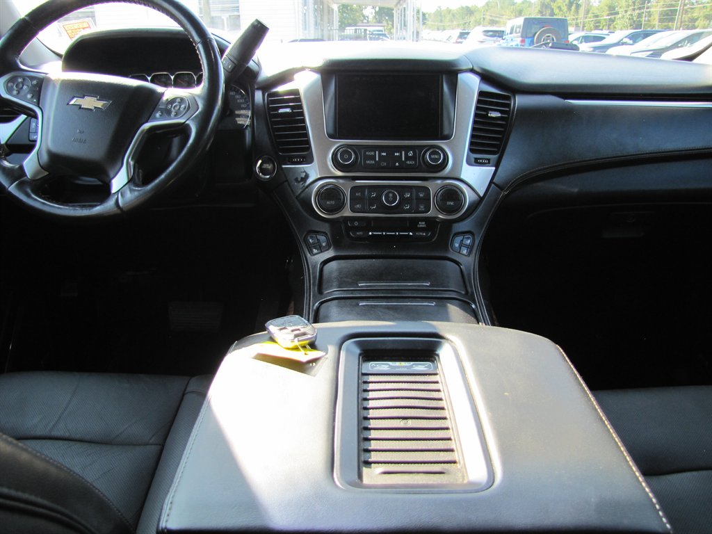 Chevrolet Suburban photo 14