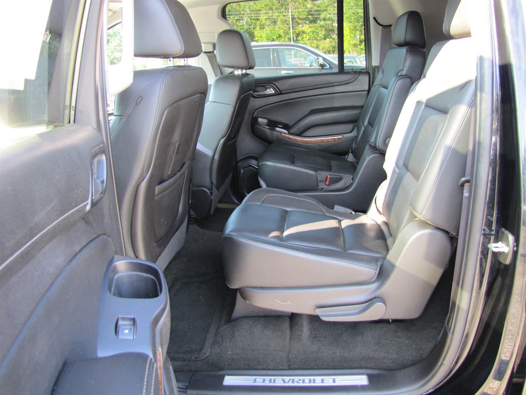 Chevrolet Suburban photo 9