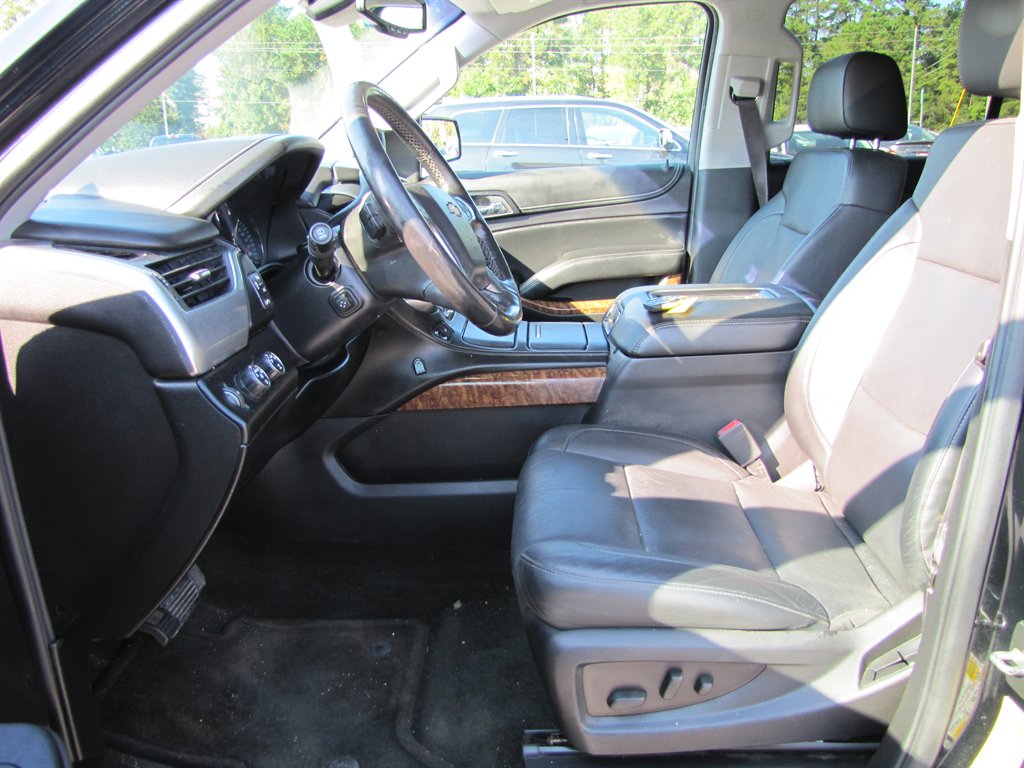 Chevrolet Suburban photo 15