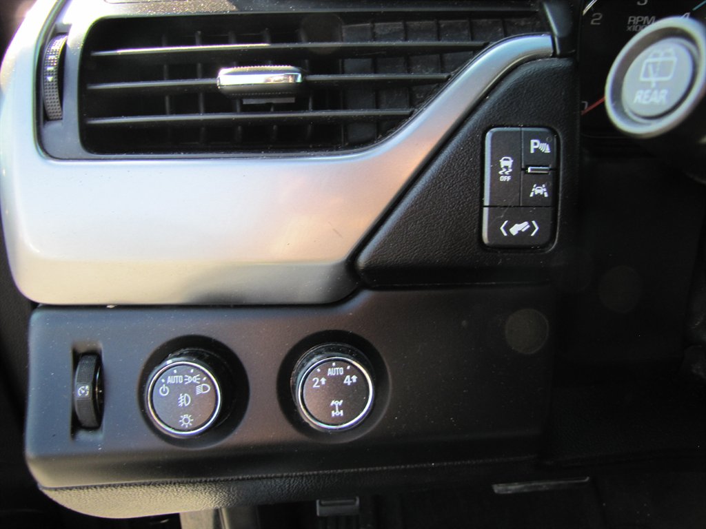 Chevrolet Suburban photo 18