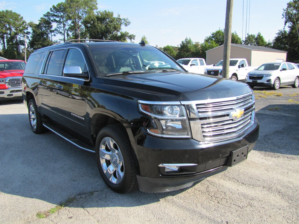 Chevrolet Suburban photo 3