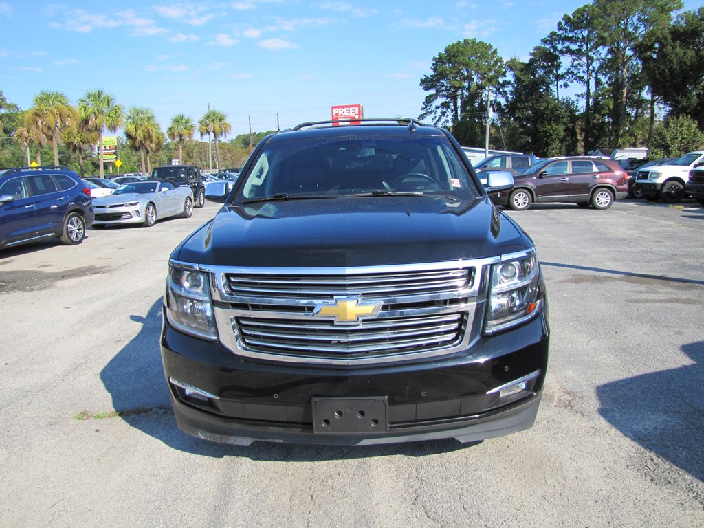 Chevrolet Suburban photo 2