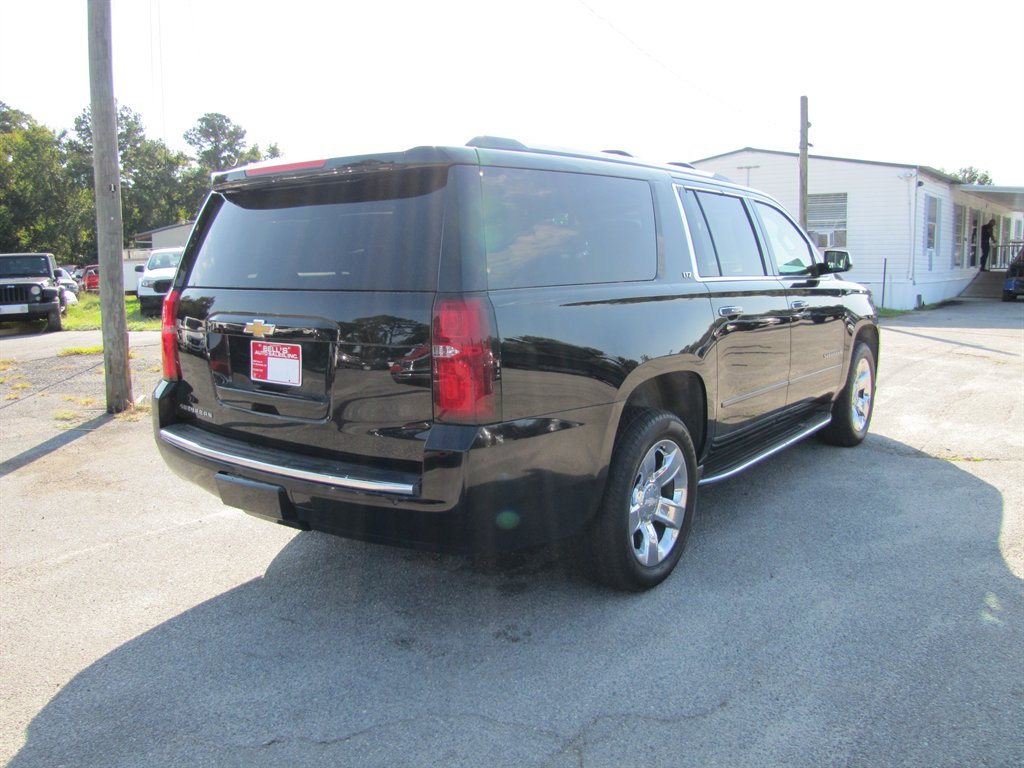 Chevrolet Suburban photo 5