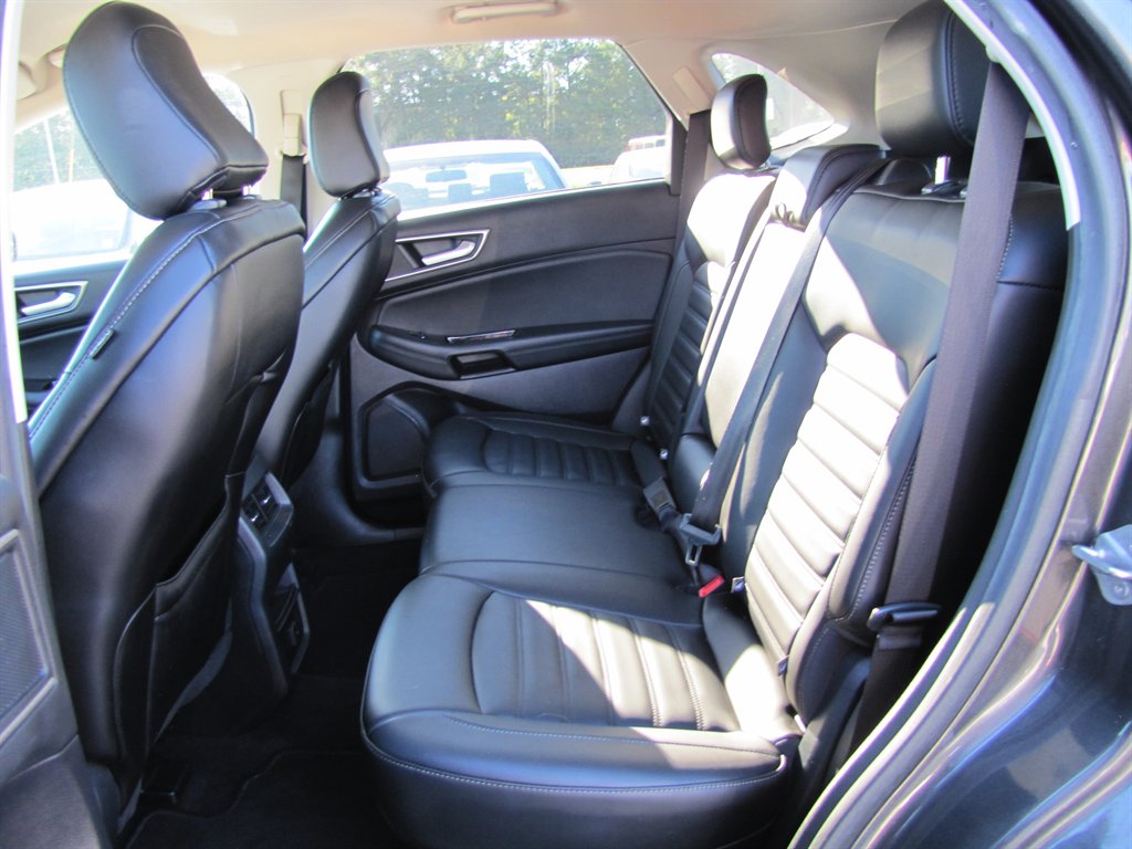 Ford Edge photo 9