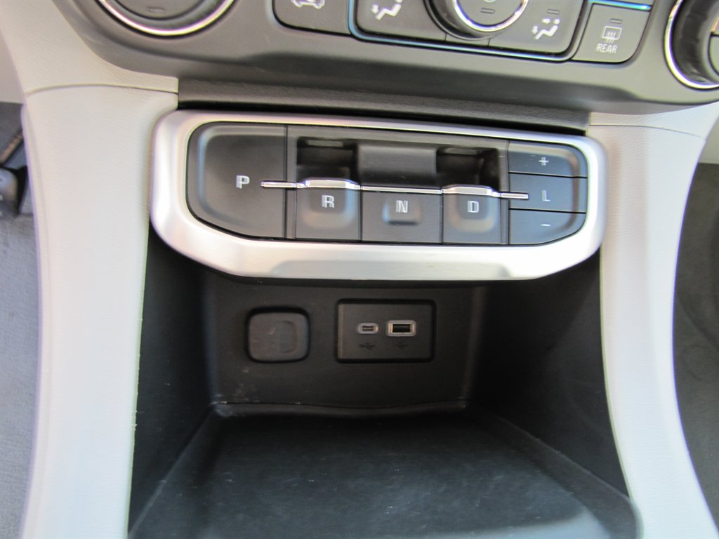 GMC Acadia photo 17