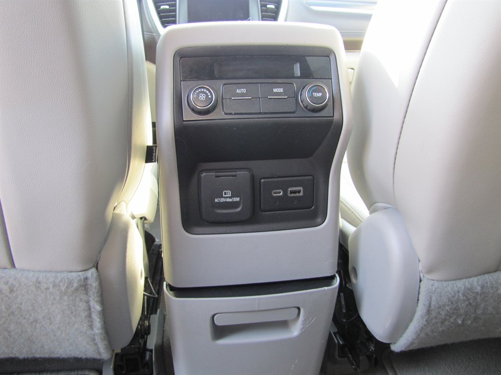 GMC Acadia photo 11