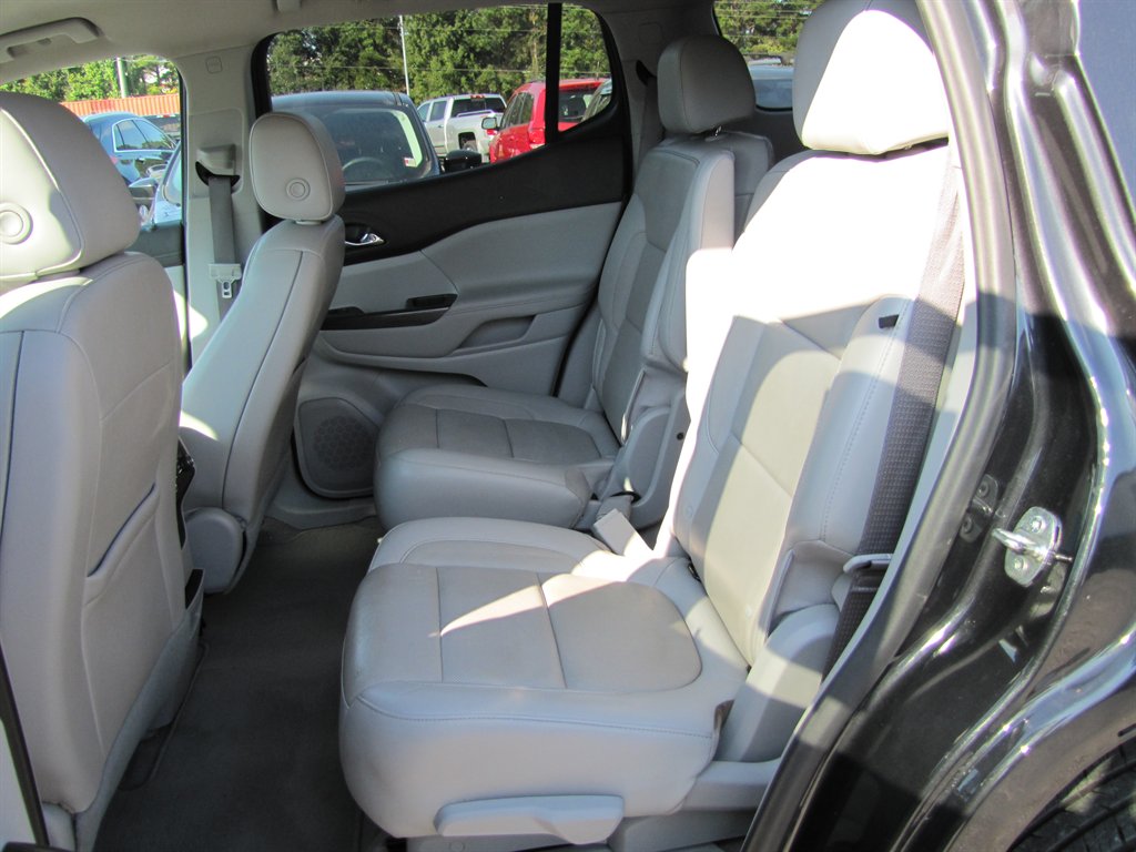 GMC Acadia photo 9
