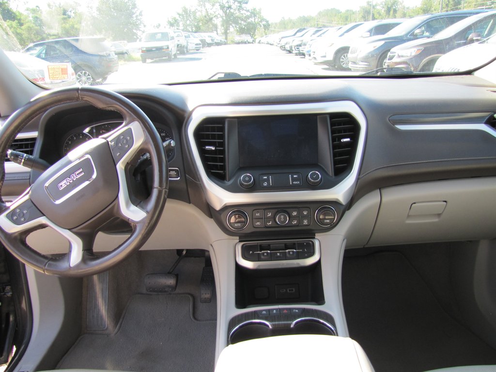 GMC Acadia photo 14