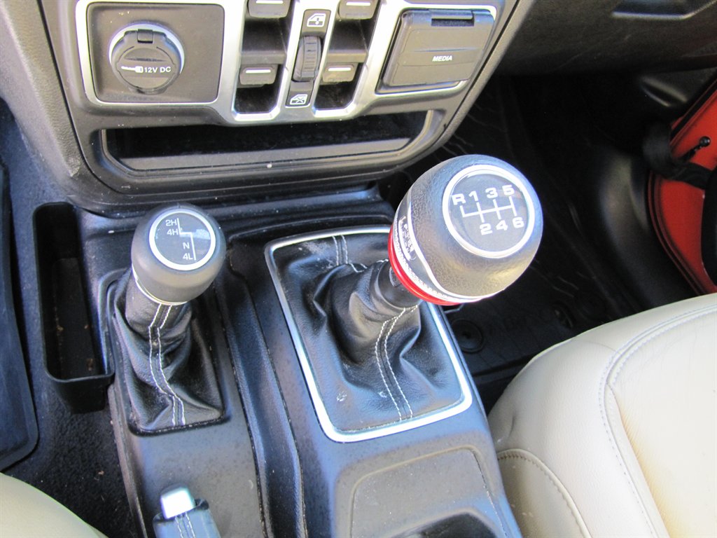 Jeep Wrangler photo 14