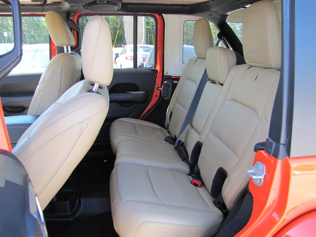 Jeep Wrangler photo 8