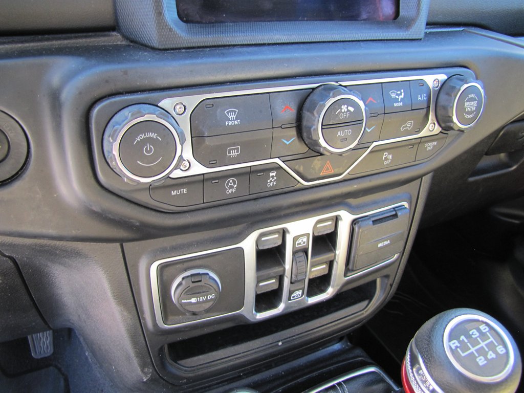 Jeep Wrangler photo 13
