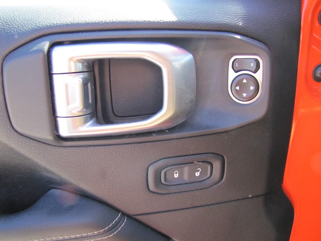 Jeep Wrangler photo 11