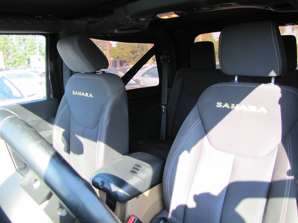 Jeep Wrangler photo 12