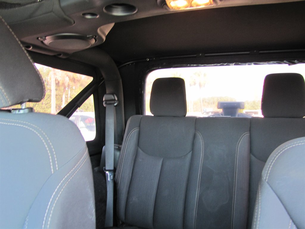 Jeep Wrangler photo 10