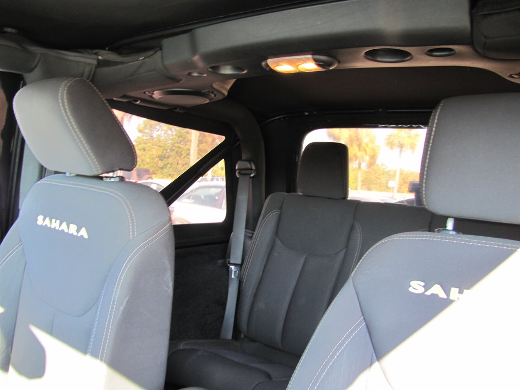 Jeep Wrangler photo 9